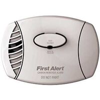 First Alert CO605 Plug-In Carbon Monoxide Detector