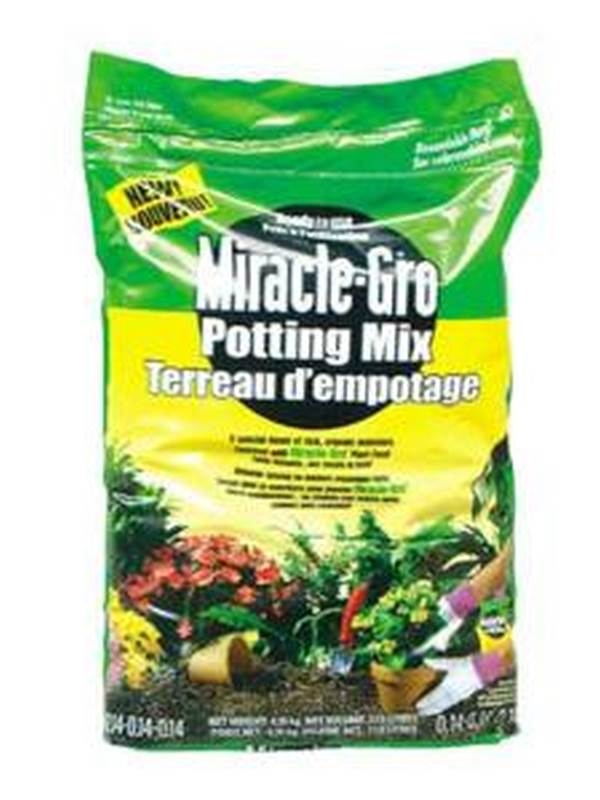 Miracle Gro 707863 Premium Potting Mix 17 6 L Bag Dark Brown Solid