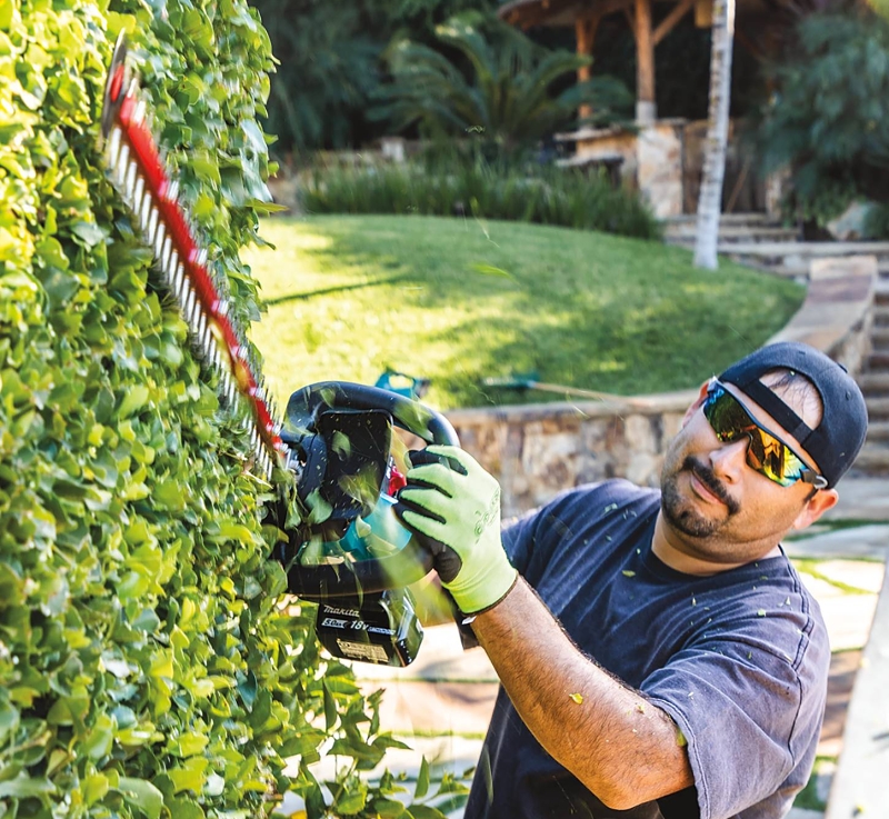 Makita XHU08T Cordless Hedge Trimmer Kit, Battery Included, 5 Ah, 18 V, Lithium-Ion, 3/8 in Cutting Capacity