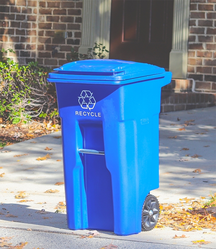 Toter 79232-R2705 Trash Can, 32 gal Capacity, Polyethylene, Blue, 19-3/4 in W x 24-1/4 in D x 37-1/2 in H Dimensions