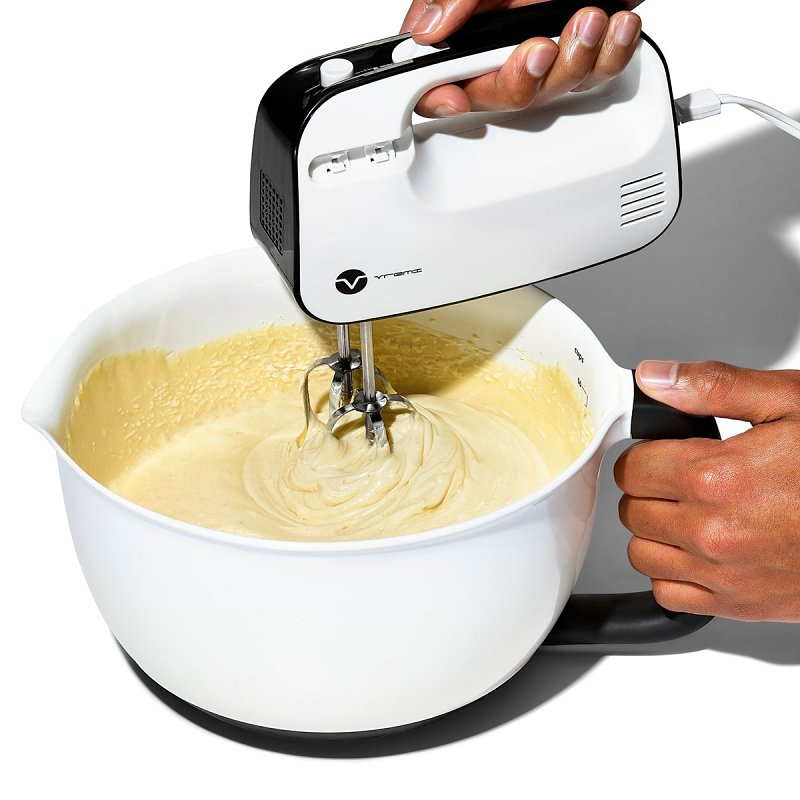 Good Grips 11325000 Batter Bowl with Lid, 4 qt Capacity, 12.28 in L, 9.89 in W, Plastic, White