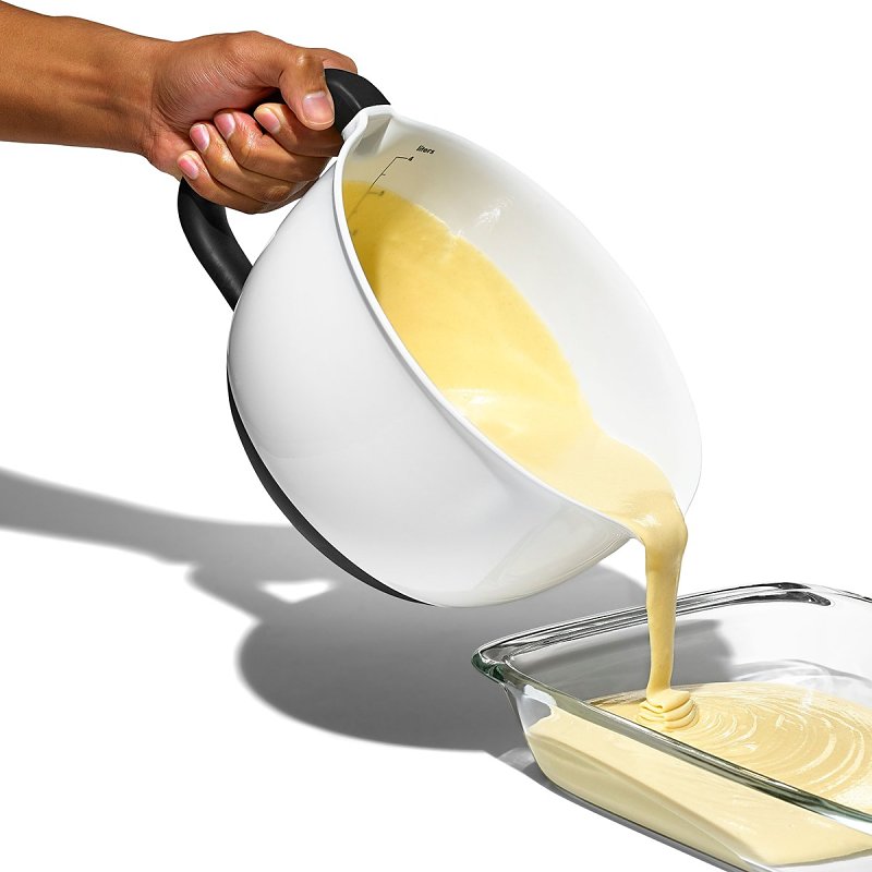 Good Grips 11325000 Batter Bowl with Lid, 4 qt Capacity, 12.28 in L, 9.89 in W, Plastic, White
