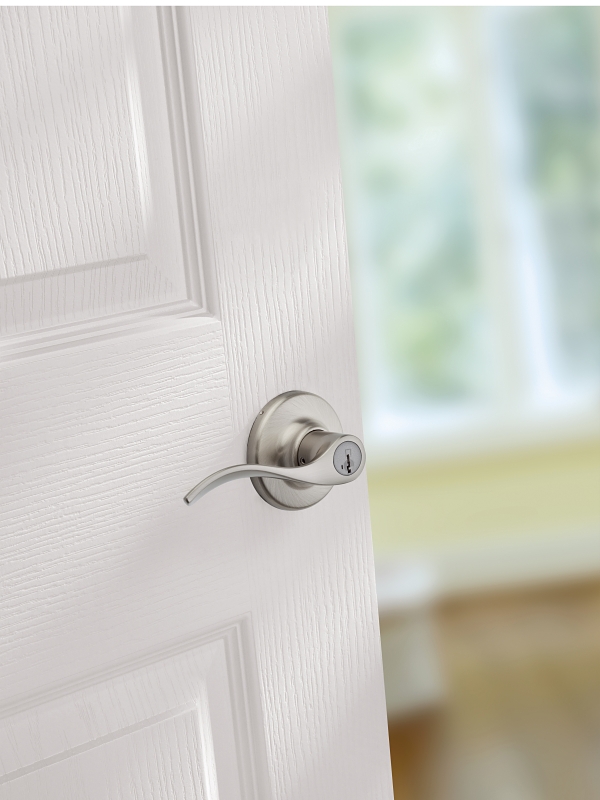 Kwikset 94050-673 Entry Door Lockset, Lever Handle, Satin Nickel, Zinc, KW1, SC1 Keyway, Residential, 3 Grade
