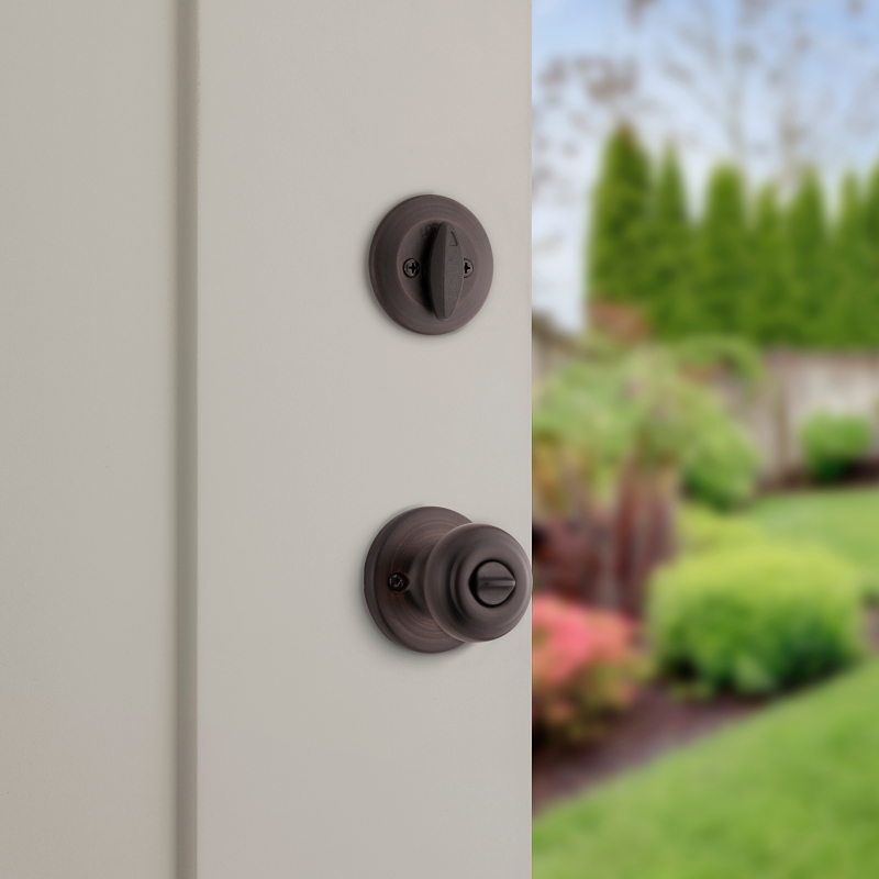 Kwikset 96900-421 Entry Knob and Single Cylinder Deadbolt, Classic, Colonial, Traditional Design, Venetian Bronze