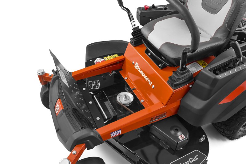 Husqvarna Z200 967 95 39-05 Zero Turn Lawn Mower, 21-1/2 hp, 44.3 cu-in Engine Displacement, 2-Cylinder, 2-Blade