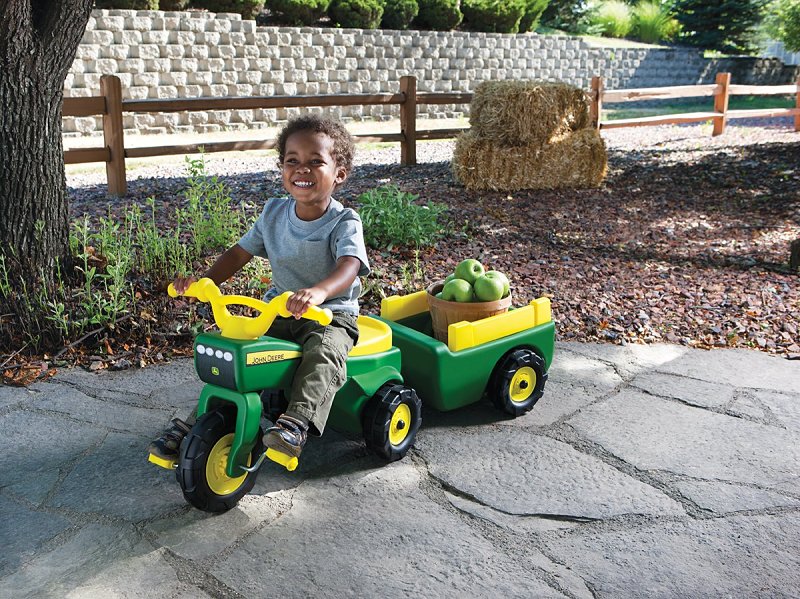 John Deere Toys 46088 Trike with Cart, 18 Months and Up, Plastic, Internal Light/Music: Internal Light and Music