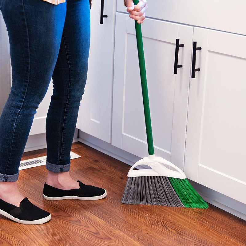 Libman PRECISION ANGLE Series 205 Broom, 13 in Sweep Face, 6 in L Trim, PET Bristle, 53 in L, Steel