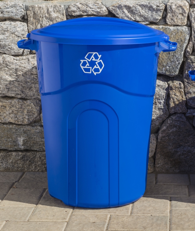 United Solutions COLORmaxx TI0028 Trash Can, 32 gal Capacity, Plastic, Blue, Lid Closure
