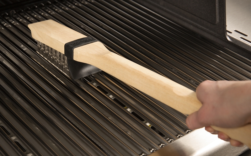 Broil King 65229 Heavy-Duty Grill Brush, Stainless Steel Bristle, Wood Handle, 20 in L