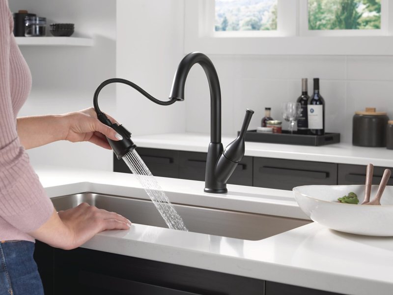 Delta Classic Series 19810-BL-DST Kitchen Faucet, 1.8 gpm, 1-Handle, 1, 3-Faucet Hole, Matte Black