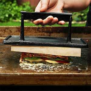 Razor 08821RZ Grill Press, 11.6 in L, 8.78 in W, Rectangular, Cast Iron/Wood, Stay-Cool Handle