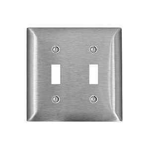 Leviton Lever Edge ECBR2-W Commercial-Grade Duplex Receptacle/Outlet, 2-Pole, 20 A, 125 VAC, NEMA: NEMA 5-20R, White